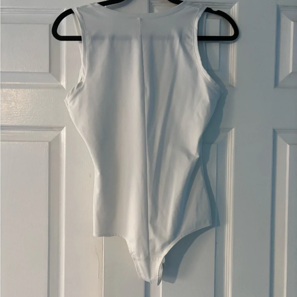Spanx White Sleeveless V-Neck bodysuit - Picture 4 of 4